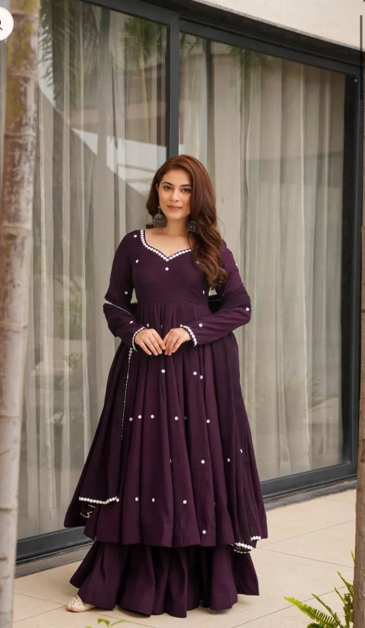 Classic Grace: Elevate Your Wardrobe Instantly - Image 6