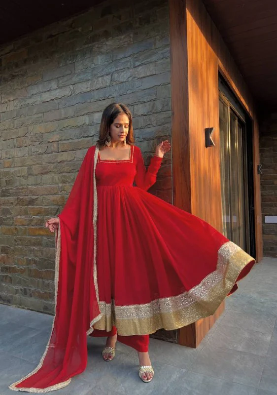 Glamorous Red Ensemble for Festive Occasions - Image 3